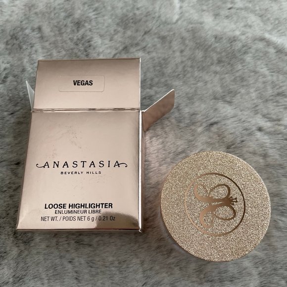 Anastasia Beverly Hills Loose Highlighter in shade Vegas - Picture 4 of 6